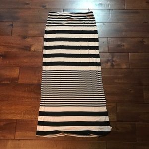 Striped maxi skirt with slit